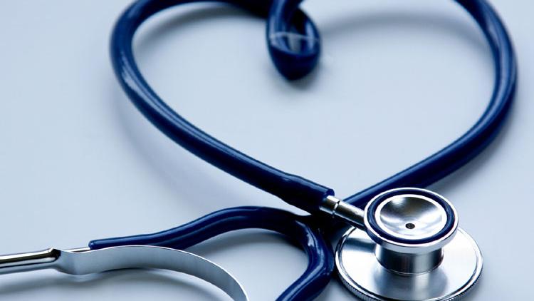 ಹೃದ್ರೋಗಿ ಇದ್ದ ಆ್ಯಂಬುಲೆನ್ಸ್ ಕೀ ತೆಗೆದಿರಿಸಿ ಅಮಾನವೀಯತೆ ಮೆರೆದ ಮಹಿಳಾ ವೈದ್ಯೆ